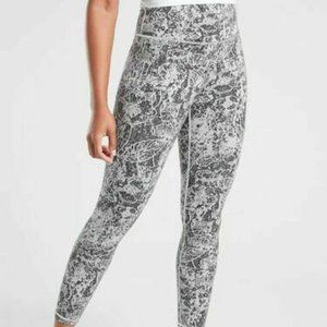 Athleta Elation Graffiti Fleur 7/8 Tight Leggings Womens Large Black White Print
